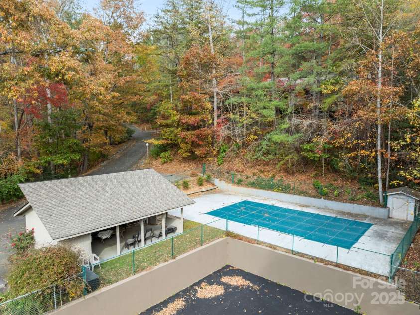17 Laurel Trail, Asheville, NC 28803.  MLS# CAR4308423, YatesRealty ID 15551. 