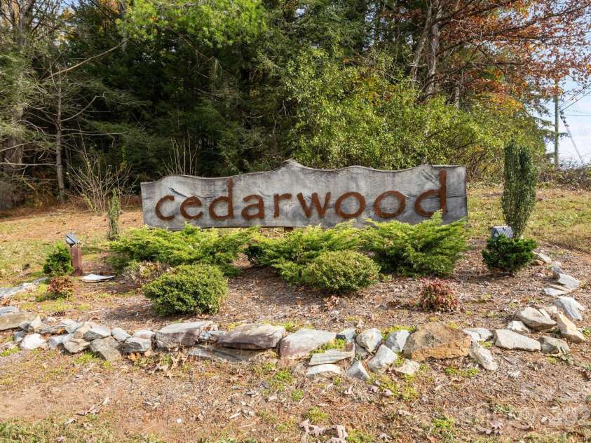 17 Laurel Trail, Asheville, NC 28803.  MLS# CAR4308423, YatesRealty ID 15551. 