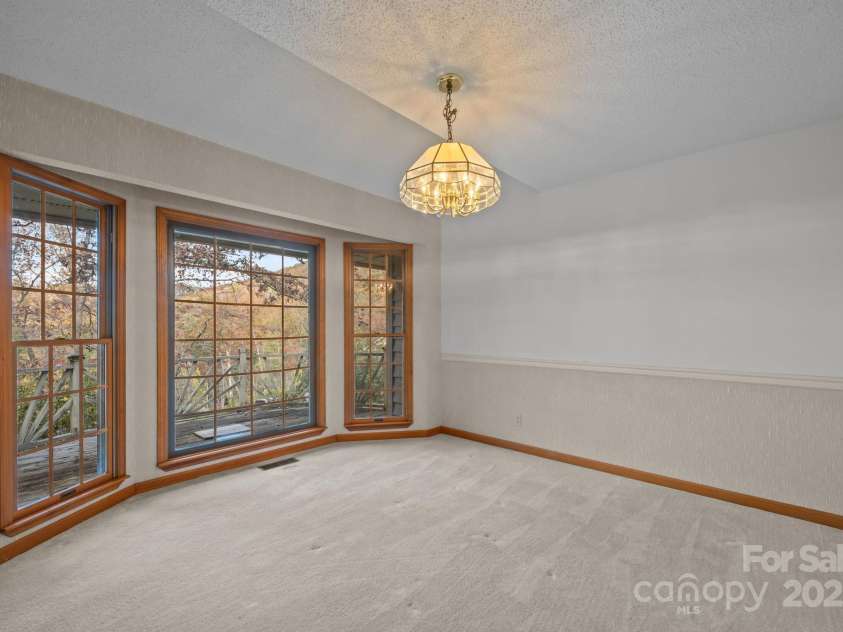 17 Laurel Trail, Asheville, NC 28803.  MLS# CAR4308423, YatesRealty ID 15551. Dining room