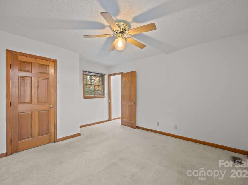 17 Laurel Trail, Asheville, NC 28803.  MLS# CAR4308423, YatesRealty ID 15551. Upper level bedroom#2