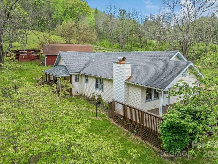 318 Sandy Way, Burnsville, NC 28714.  MLS# CAR4251997, YatesRealty ID 15551. 
