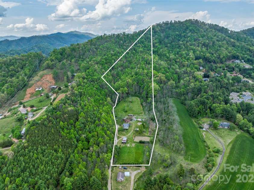 318 Sandy Way, Burnsville, NC 28714.  MLS# CAR4251997, YatesRealty ID 15551. 