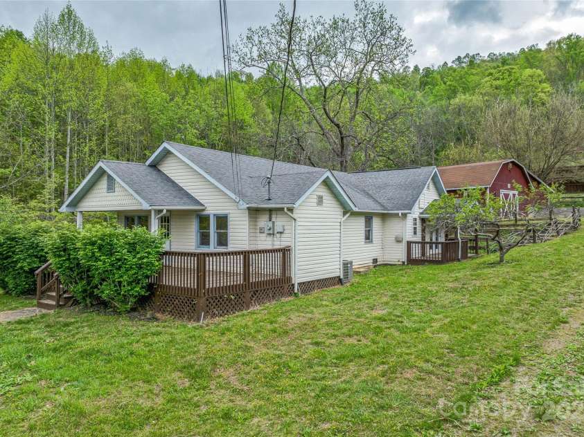 318 Sandy Way, Burnsville, NC 28714.  MLS# CAR4251997, YatesRealty ID 15551. 