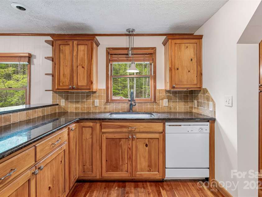 318 Sandy Way, Burnsville, NC 28714.  MLS# CAR4251997, YatesRealty ID 15551. 