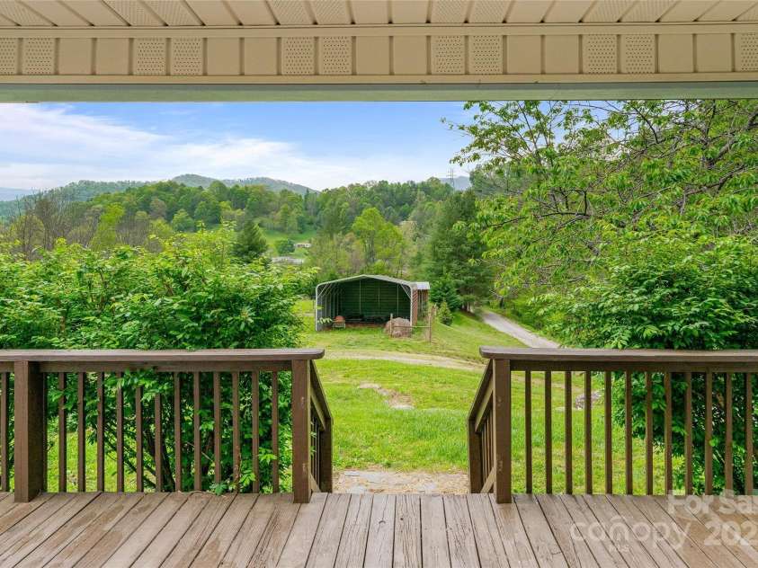 318 Sandy Way, Burnsville, NC 28714.  MLS# CAR4251997, YatesRealty ID 15551. 