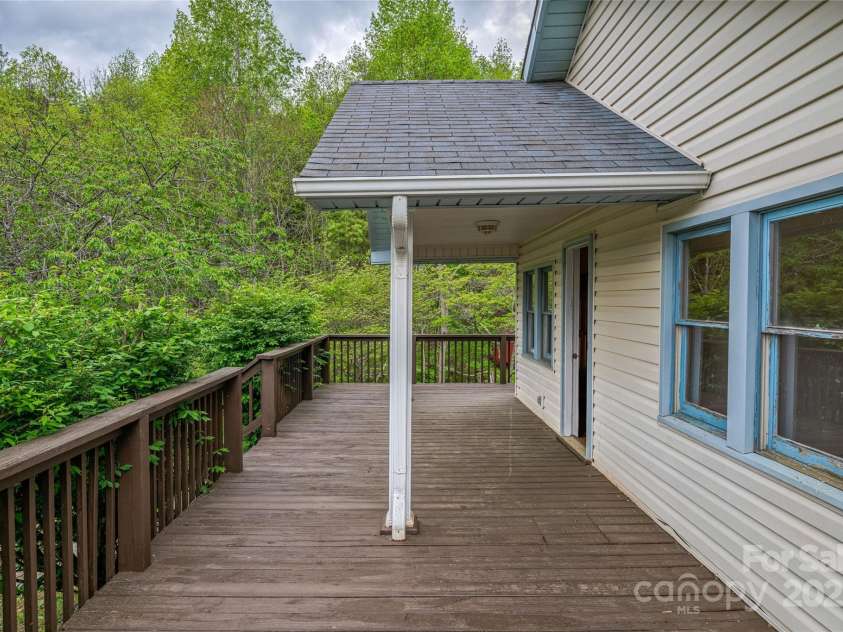 318 Sandy Way, Burnsville, NC 28714.  MLS# CAR4251997, YatesRealty ID 15551. 