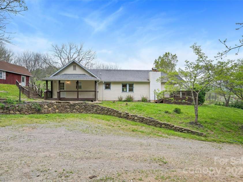 318 Sandy Way, Burnsville, NC 28714.  MLS# CAR4251997, YatesRealty ID 15551. 