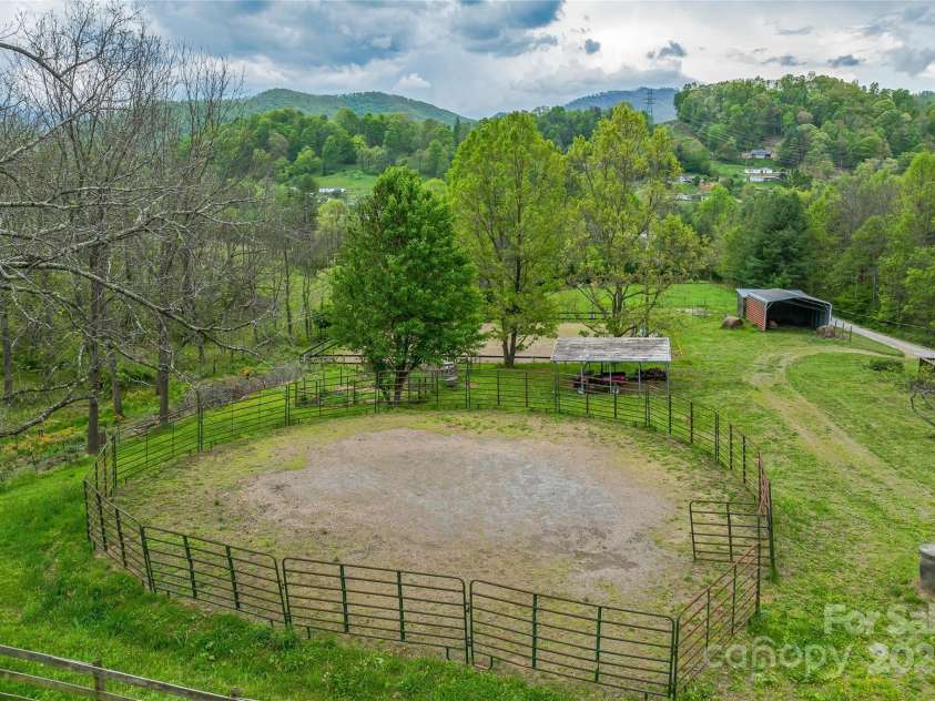 318 Sandy Way, Burnsville, NC 28714.  MLS# CAR4251997, YatesRealty ID 15551. 