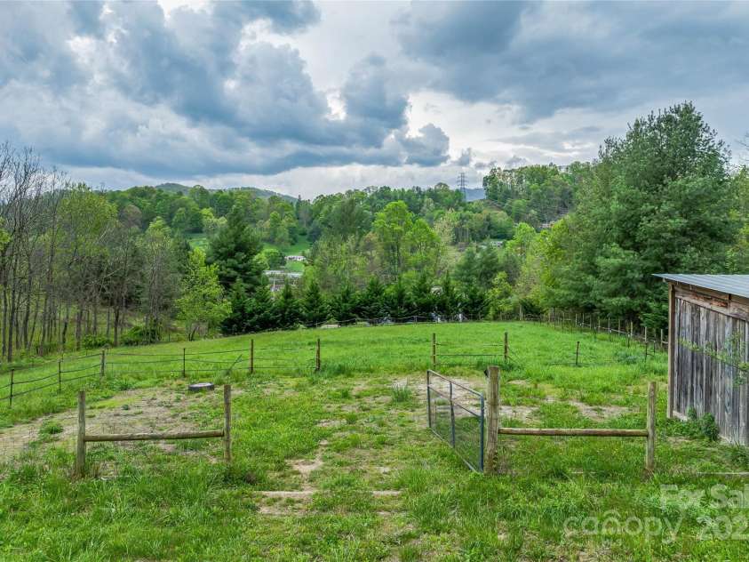 318 Sandy Way, Burnsville, NC 28714.  MLS# CAR4251997, YatesRealty ID 15551. 