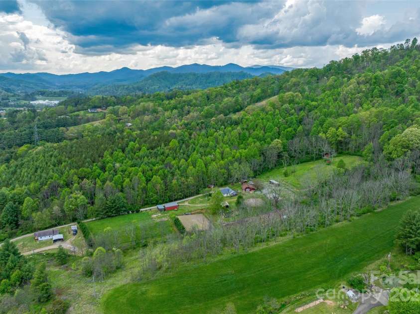 318 Sandy Way, Burnsville, NC 28714.  MLS# CAR4251997, YatesRealty ID 15551. 