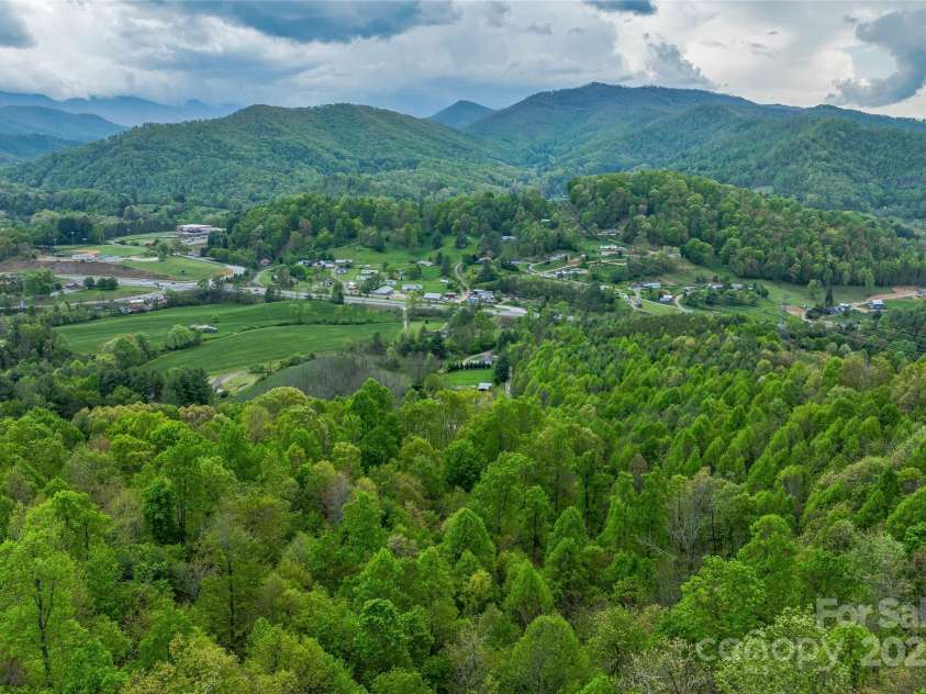 318 Sandy Way, Burnsville, NC 28714.  MLS# CAR4251997, YatesRealty ID 15551. 