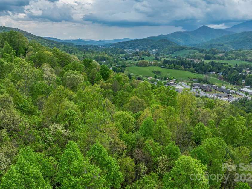318 Sandy Way, Burnsville, NC 28714.  MLS# CAR4251997, YatesRealty ID 15551. 