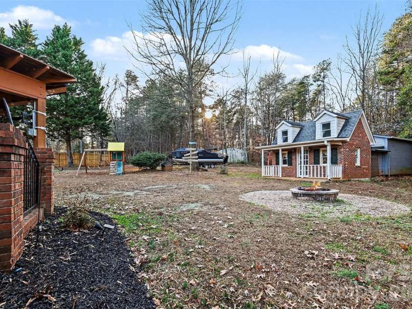 14320 Youngblood Road, Charlotte, NC 28278.  MLS# CAR4335651, YatesRealty ID 15552. 