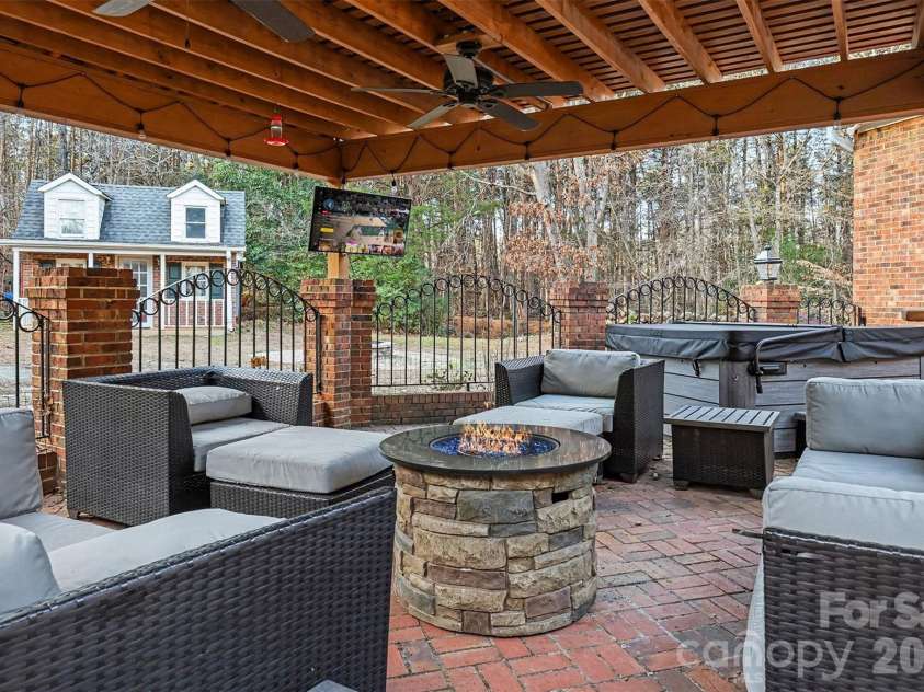 14320 Youngblood Road, Charlotte, NC 28278.  MLS# CAR4335651, YatesRealty ID 15552. 