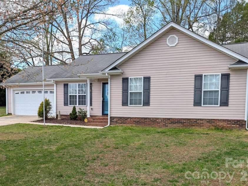 505 Azure Avenue, Albemarle, NC 28001.  MLS# CAR4365409, YatesRealty ID 15553. 