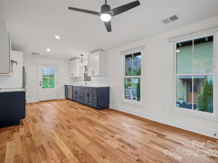 622 Reed Street, Asheville, NC 28803.  MLS# CAR4243143, YatesRealty ID 15553. 