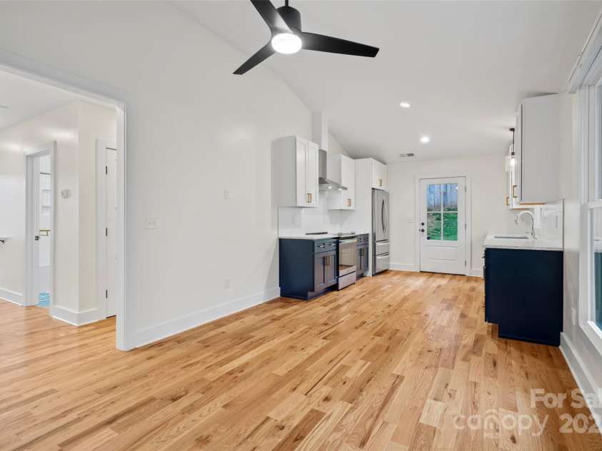 622 Reed Street, Asheville, NC 28803.  MLS# CAR4243143, YatesRealty ID 15553. 