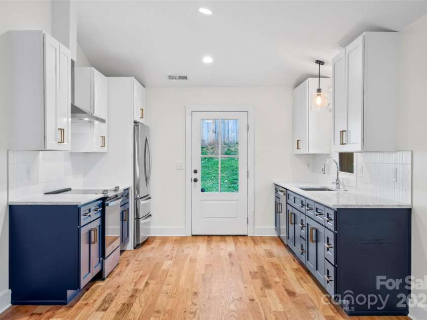 622 Reed Street, Asheville, NC 28803.  MLS# CAR4243143, YatesRealty ID 15553. 