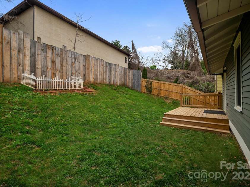 622 Reed Street, Asheville, NC 28803.  MLS# CAR4243143, YatesRealty ID 15553. 