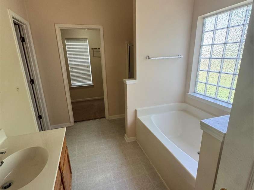 978 Stinson Glen Lane, Charlotte, NC 28214.  MLS# CAR4251678, YatesRealty ID 15554. 