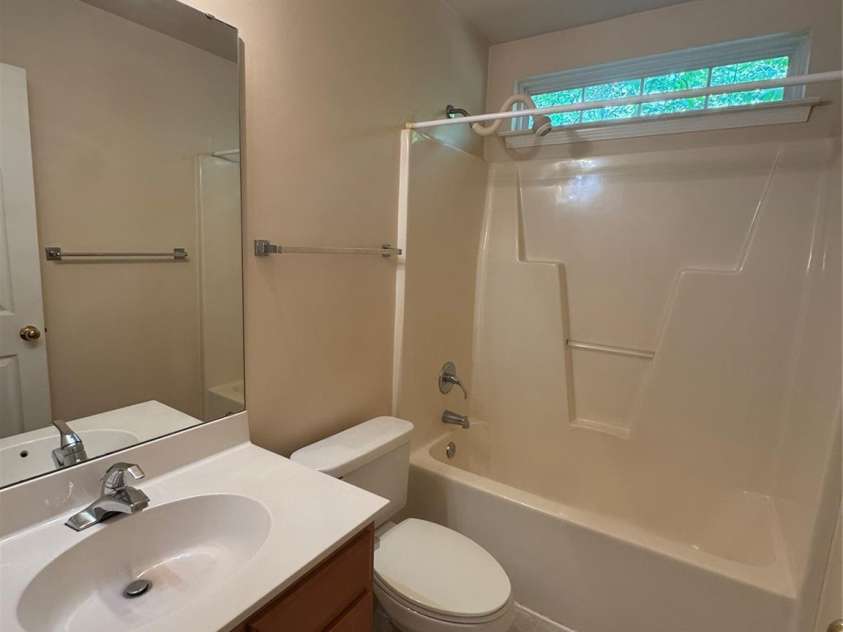 978 Stinson Glen Lane, Charlotte, NC 28214.  MLS# CAR4251678, YatesRealty ID 15554. 