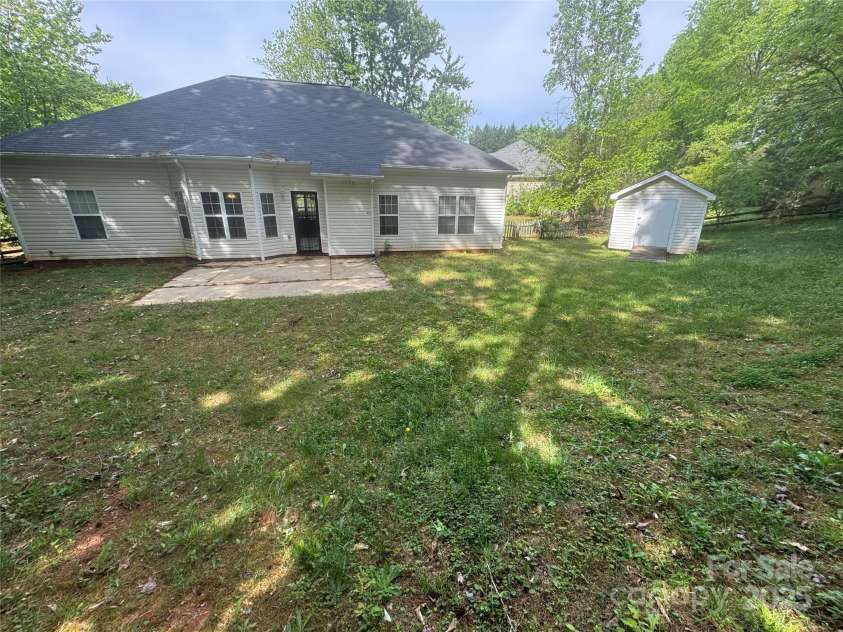 978 Stinson Glen Lane, Charlotte, NC 28214.  MLS# CAR4251678, YatesRealty ID 15554. 