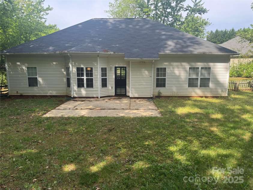 978 Stinson Glen Lane, Charlotte, NC 28214.  MLS# CAR4251678, YatesRealty ID 15554. 
