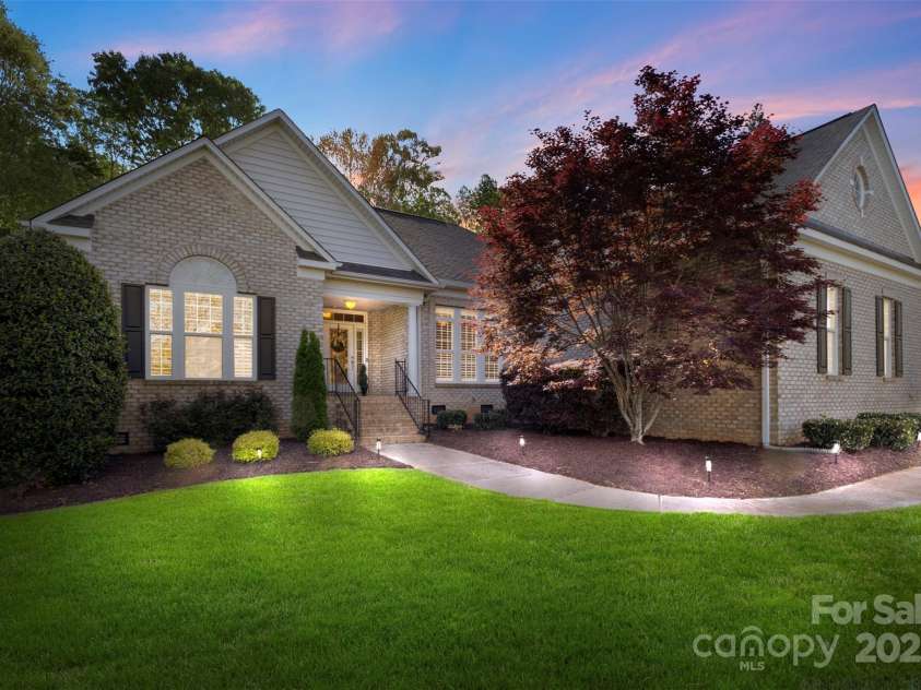 1317 Waynewood Drive, Waxhaw, NC 28173.  MLS# CAR4246001, YatesRealty ID 15555. 