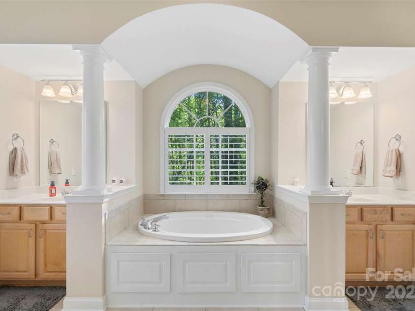 1317 Waynewood Drive, Waxhaw, NC 28173.  MLS# CAR4246001, YatesRealty ID 15555. 