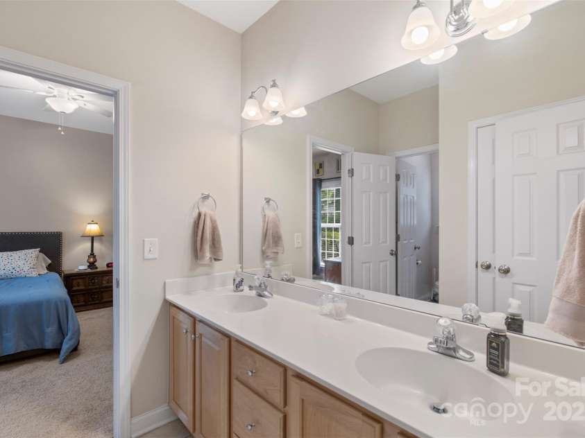 1317 Waynewood Drive, Waxhaw, NC 28173.  MLS# CAR4246001, YatesRealty ID 15555. 