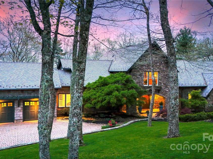 205 Indrio Road, Blowing Rock, NC 28605.  MLS# CAR4245602, YatesRealty ID 15556. 