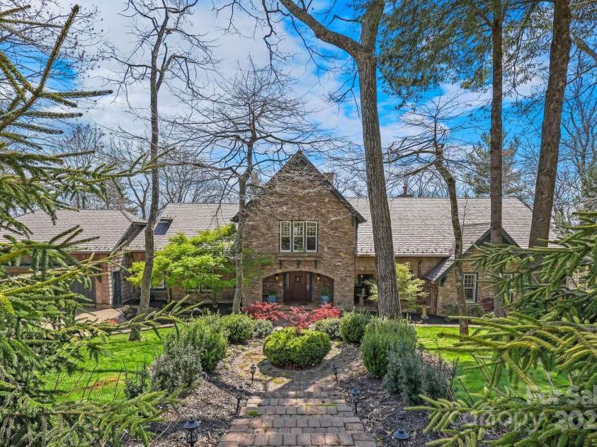 205 Indrio Road, Blowing Rock, NC 28605.  MLS# CAR4245602, YatesRealty ID 15556. 