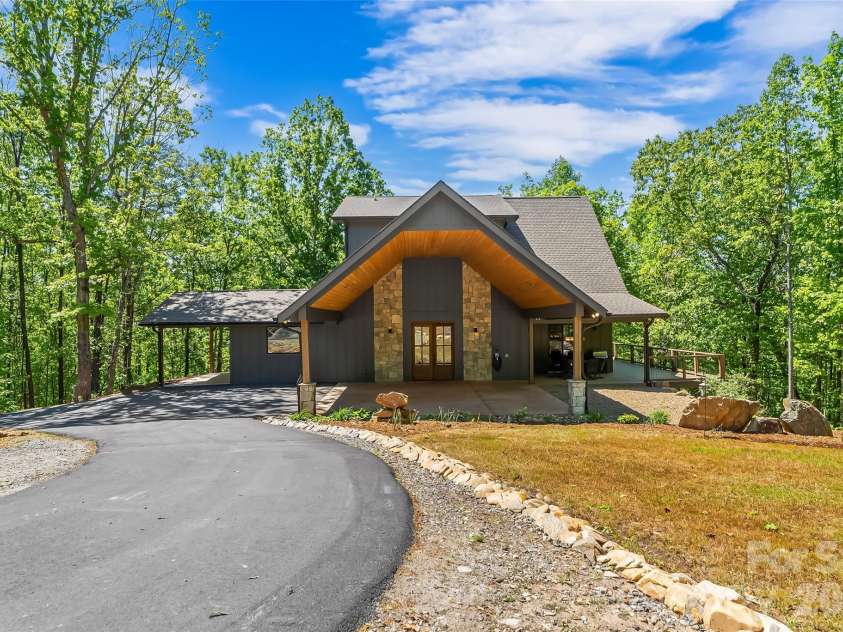 3135 Laurel Heights Drive Extension, Morganton, NC 28655.  MLS# CAR4373389, YatesRealty ID 15556. 