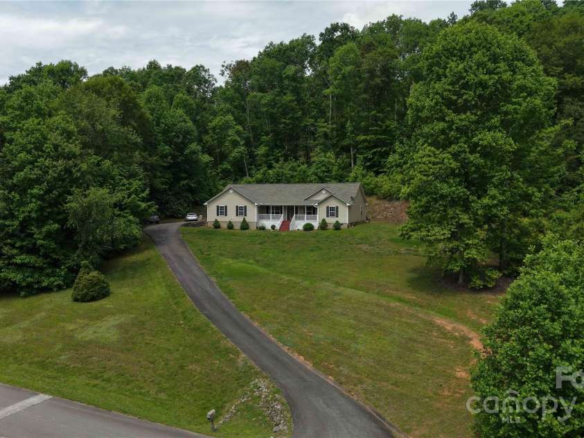 207 Lakeview Drive, Marion, NC 28752.  MLS# CAR4255488, YatesRealty ID 15559. 