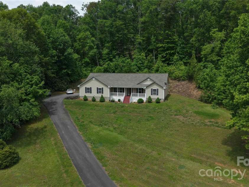207 Lakeview Drive, Marion, NC 28752.  MLS# CAR4255488, YatesRealty ID 15559. 