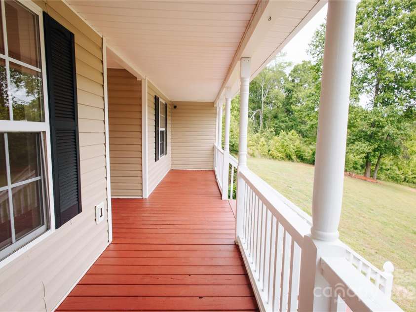 207 Lakeview Drive, Marion, NC 28752.  MLS# CAR4255488, YatesRealty ID 15559. 