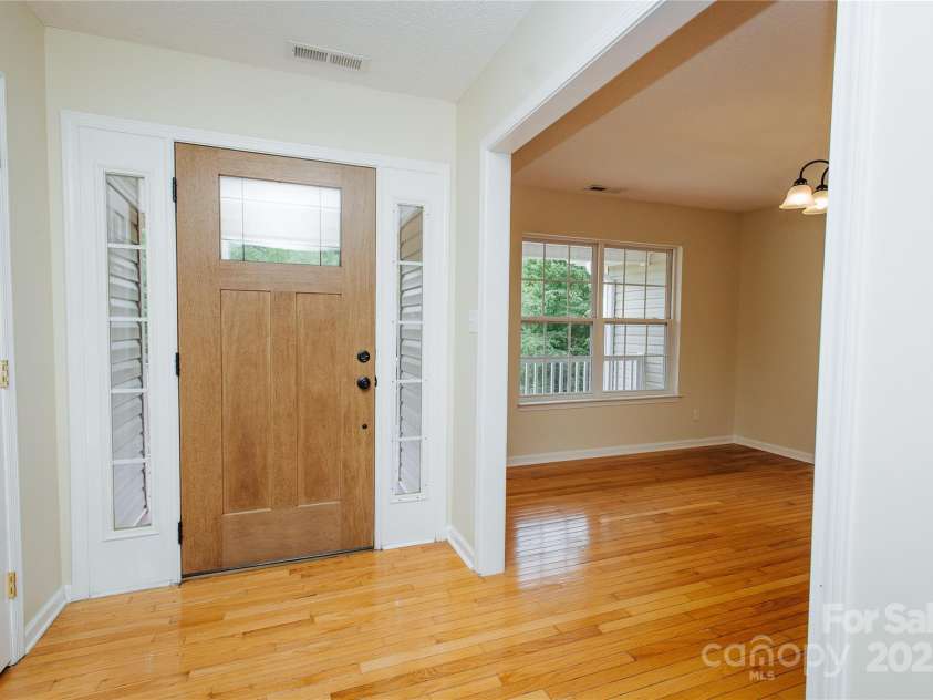 207 Lakeview Drive, Marion, NC 28752.  MLS# CAR4255488, YatesRealty ID 15559. 