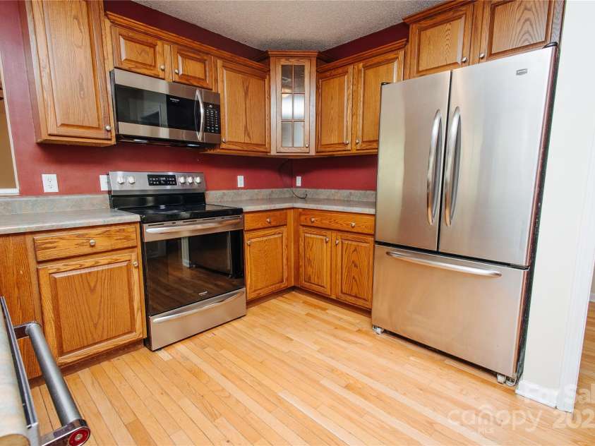 207 Lakeview Drive, Marion, NC 28752.  MLS# CAR4255488, YatesRealty ID 15559. 