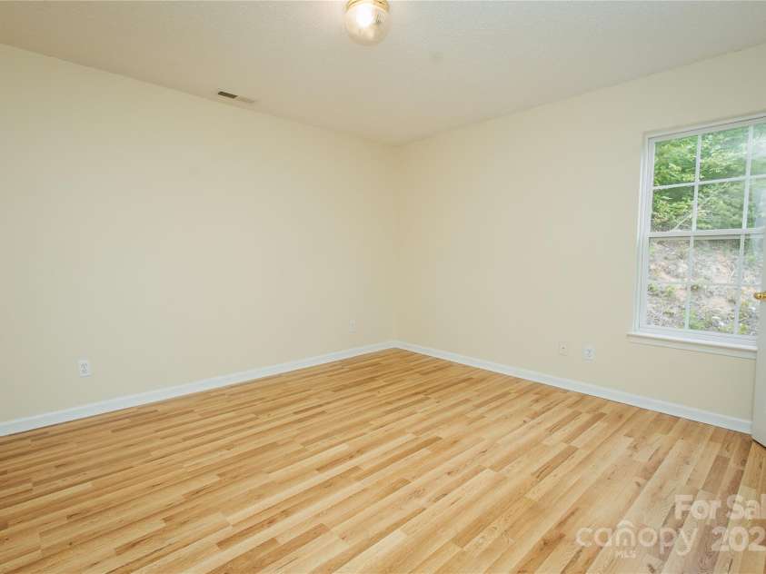 207 Lakeview Drive, Marion, NC 28752.  MLS# CAR4255488, YatesRealty ID 15559. 