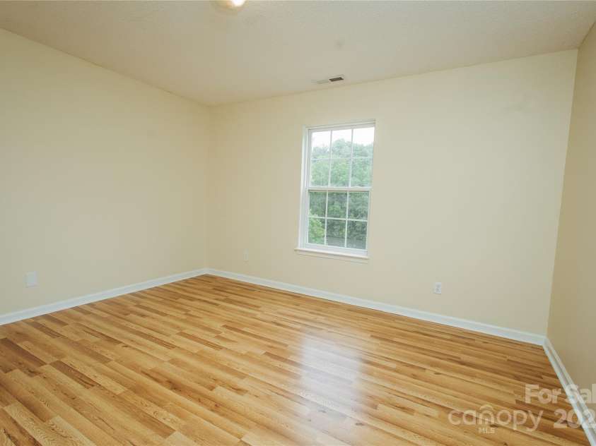 207 Lakeview Drive, Marion, NC 28752.  MLS# CAR4255488, YatesRealty ID 15559. 