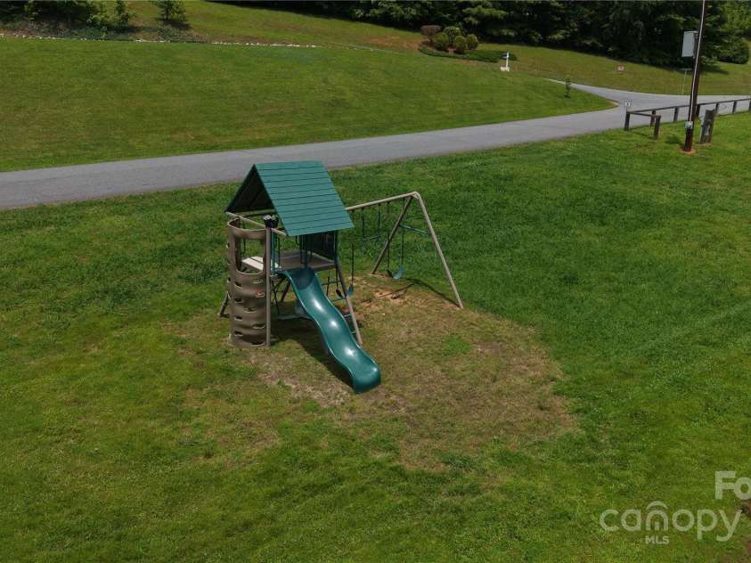 207 Lakeview Drive, Marion, NC 28752.  MLS# CAR4255488, YatesRealty ID 15559. Community Feature