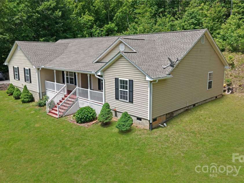 207 Lakeview Drive, Marion, NC 28752.  MLS# CAR4255488, YatesRealty ID 15559. Grass Virtually Greened