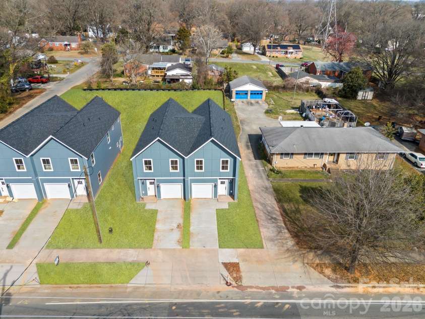 341 Hoskins Road, Charlotte, NC 28216.  MLS# CAR4362535, YatesRealty ID 15559. 