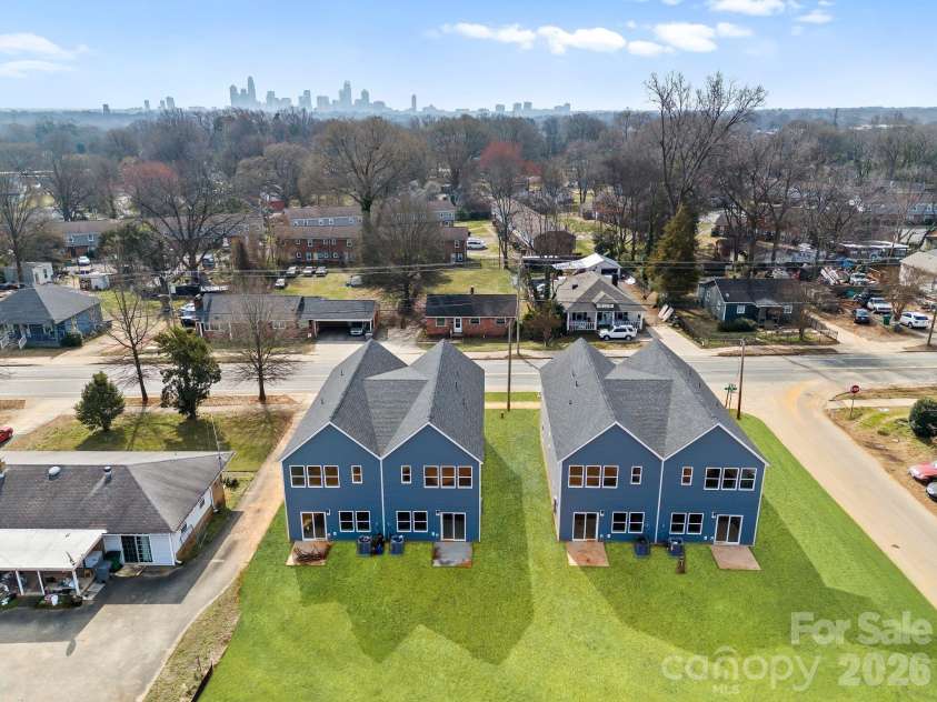 341 Hoskins Road, Charlotte, NC 28216.  MLS# CAR4362535, YatesRealty ID 15559. 