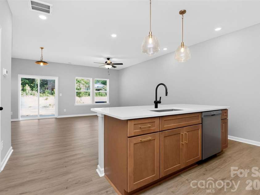 341 Hoskins Road, Charlotte, NC 28216.  MLS# CAR4362535, YatesRealty ID 15559. 