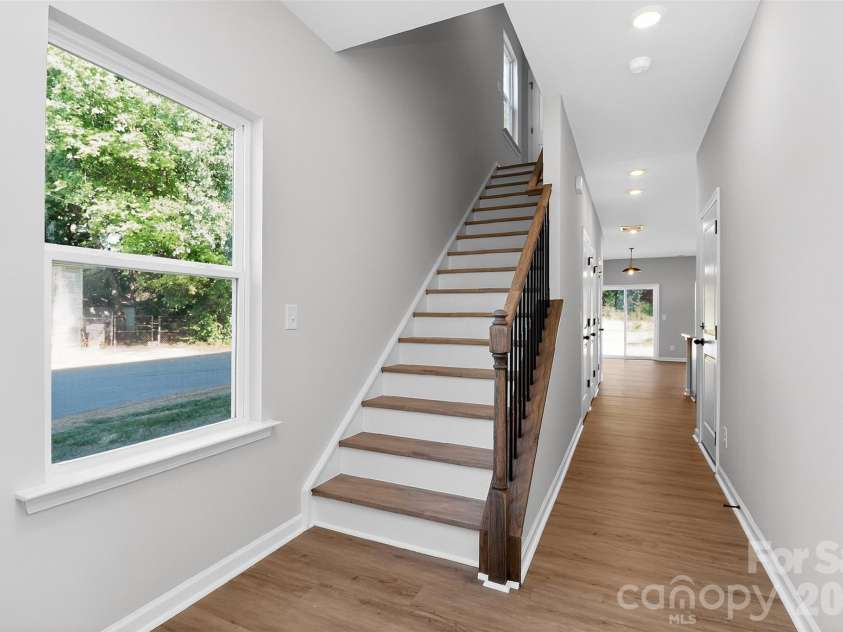 341 Hoskins Road, Charlotte, NC 28216.  MLS# CAR4362535, YatesRealty ID 15559. 
