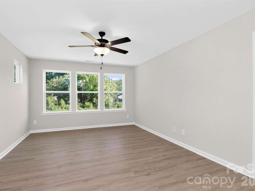 341 Hoskins Road, Charlotte, NC 28216.  MLS# CAR4362535, YatesRealty ID 15559. 