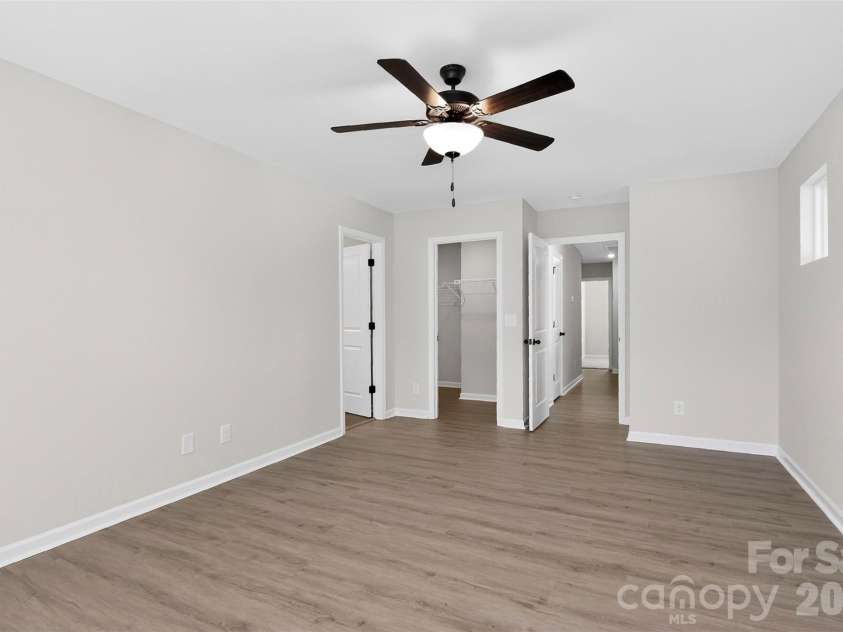 341 Hoskins Road, Charlotte, NC 28216.  MLS# CAR4362535, YatesRealty ID 15559. 