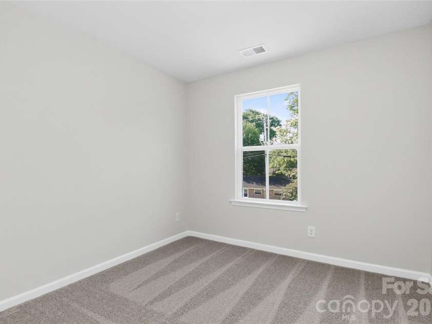 341 Hoskins Road, Charlotte, NC 28216.  MLS# CAR4362535, YatesRealty ID 15559. 