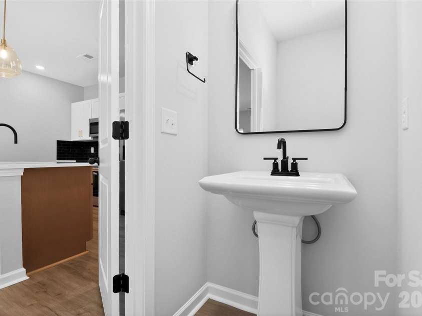 341 Hoskins Road, Charlotte, NC 28216.  MLS# CAR4362535, YatesRealty ID 15559. 